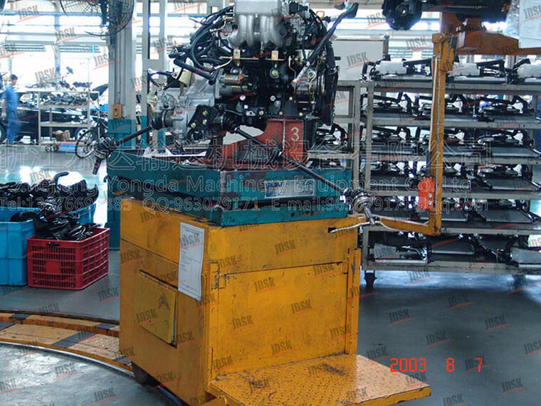 發動機輔助液壓小車